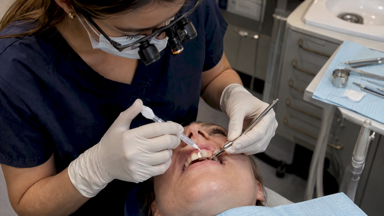 Internal Tooth Whitening: UK Rules to Reduce Resorption Risk